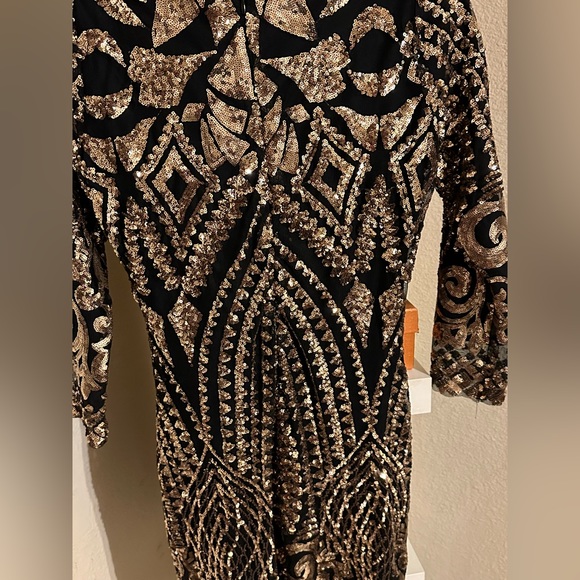 Woman’s long sleeve Gianni dress❤️👗 - Picture 2 of 11